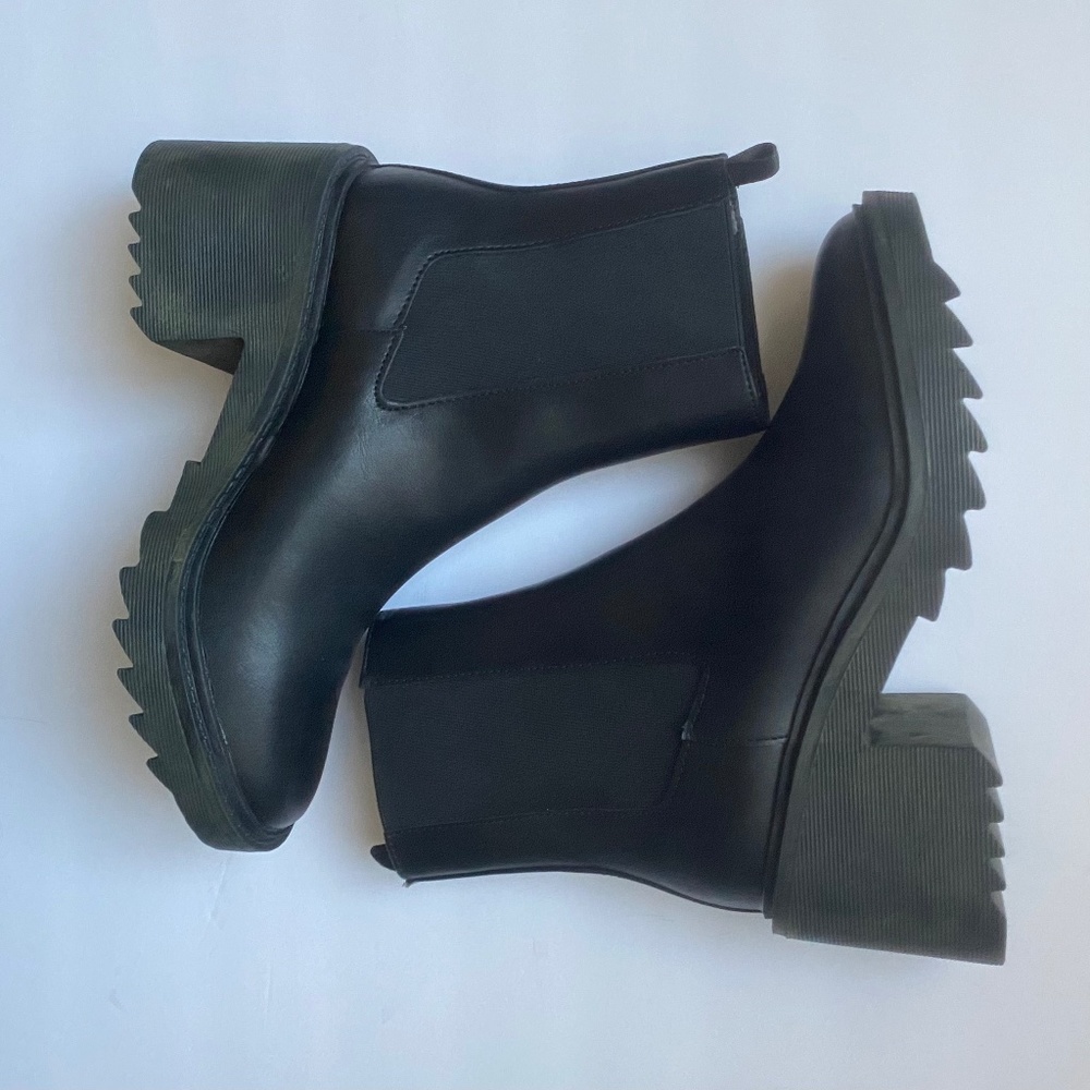 Forever 21 Chelsea Block Heel Boots